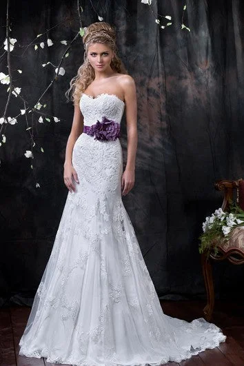 Floor-Length Sweetheart Sleeveless Corset-Back Lace Dress With Appliques And Flower