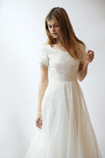 Short Sleeve V-Neck A-Line Lace and Tulle Dress With Pleats